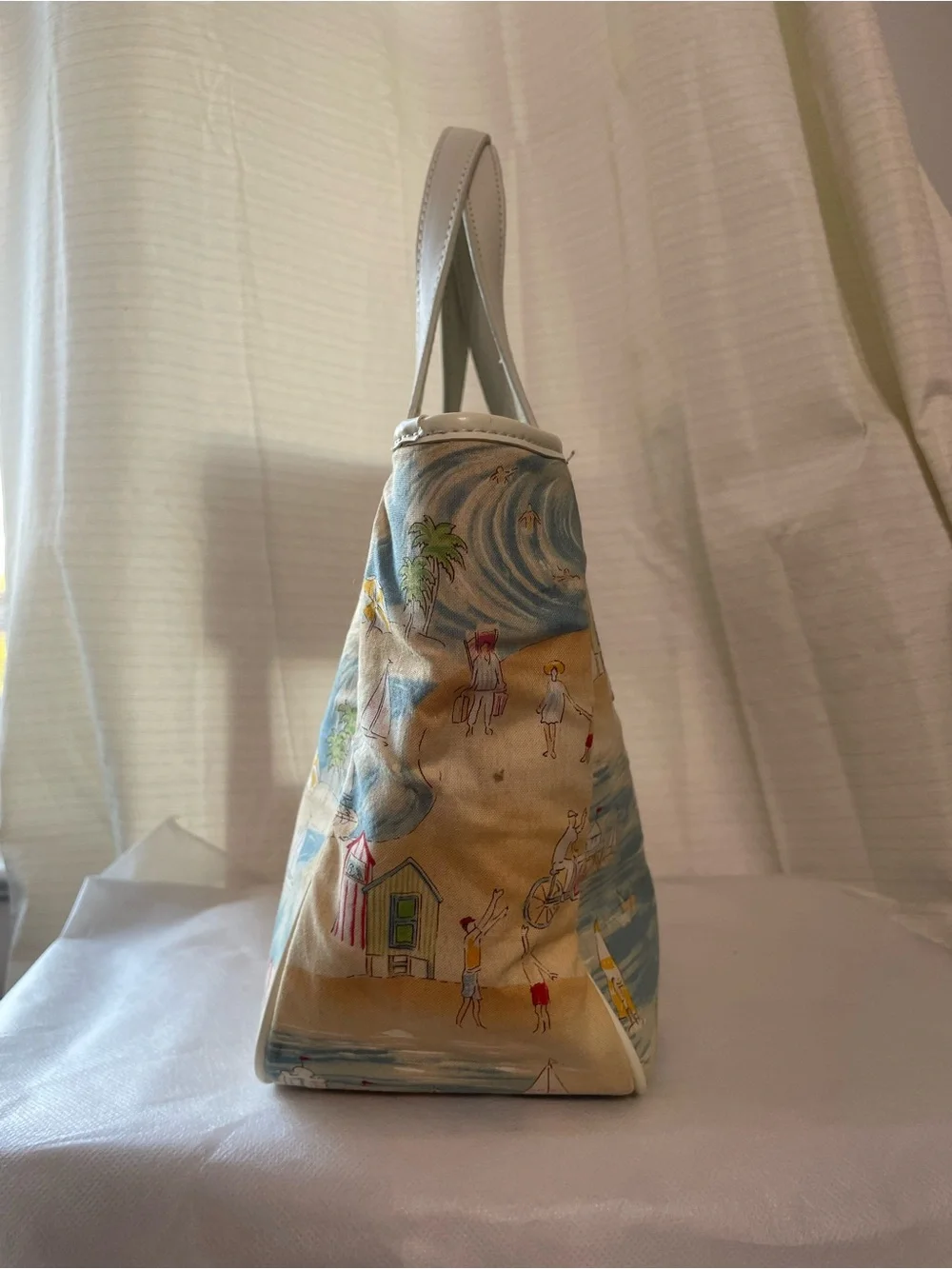 Fossil Canvas Beach Print Tote in Cream, Blue, Red - Picture 5 of 10